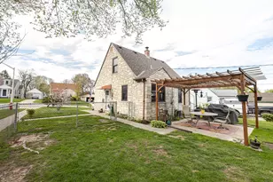 2876 S 86th St, West Allis, WI 53227 - Photo 35