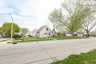 2876 S 86th St, West Allis, WI 53227 - Photo 43