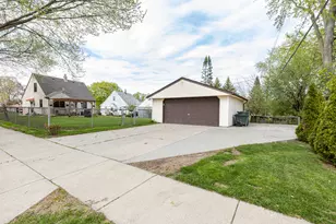 2876 S 86th St, West Allis, WI 53227 - Photo 41