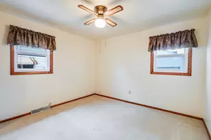 1019 S 25th St, Manitowoc, WI 54220 - Photo 23