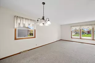 7002 W Lindner Dr, Franklin, WI 53132 - Photo 27