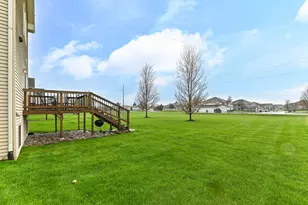 1736 Raintree Ln, Racine, WI 53406 - Photo 39