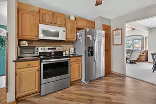 910 St Andrews Old, Racine, WI 53185 - Photo 5