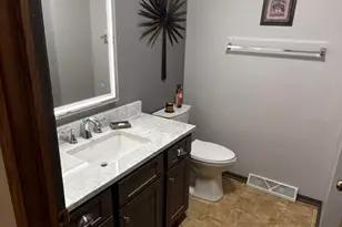 7369 S Hillendale Dr, Franklin, WI 53132 - Photo 9
