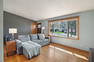 3182 N Knoll Blvd, Wauwatosa, WI 53222 - Photo 21
