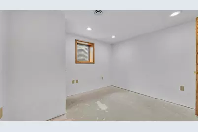 1208  Emerson Ave, Howards Grove, WI 53083 - Photo 23