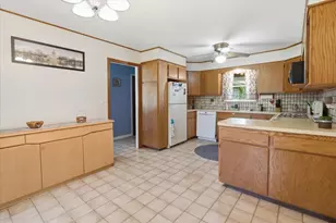 12450 39th Ave, Pleasant Prairie, WI 53158 - Photo 9