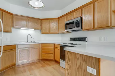 18241 W Wisconsin Ave, Brookfield, WI 53045 - Photo 15