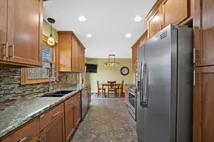 10456 S 92nd St, Franklin, WI 53132 - Photo 13