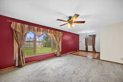 10456 S 92nd St, Franklin, WI 53132 - Photo 7