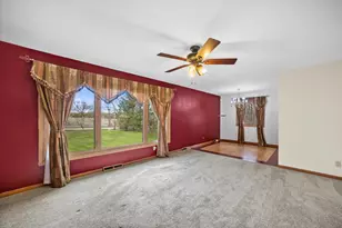 10456 S 92nd St, Franklin, WI 53132 - Photo 7