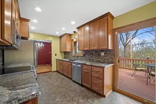 10456 S 92nd St, Franklin, WI 53132 - Photo 15