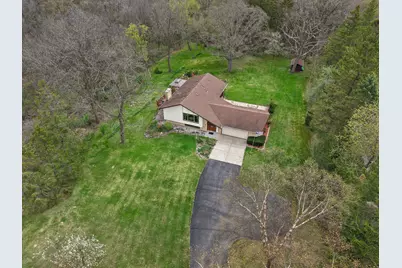 10456 S 92nd St, Franklin, WI 53132 - Photo 3
