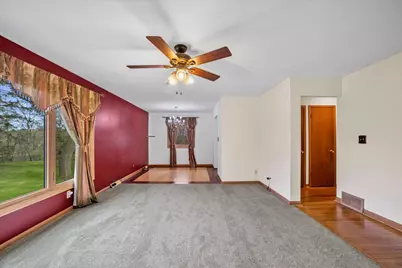 10456 S 92nd St, Franklin, WI 53132 - Photo 9