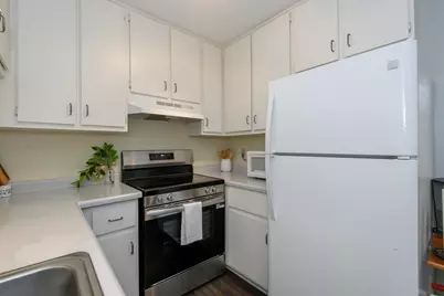 1132 W Baldwin Ct, Mequon, WI 53092 - Photo 15