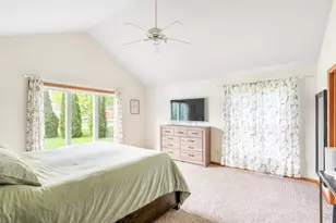14695 W Meadowshire Dr, New Berlin, WI 53151 - Photo 13