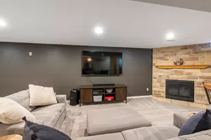 14695 W Meadowshire Dr, New Berlin, WI 53151 - Photo 25