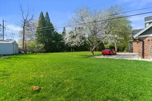 2003 S Valley Spring Dr, New Berlin, WI 53151 - Photo 11