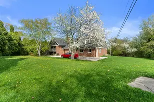 2003 S Valley Spring Dr, New Berlin, WI 53151 - Photo 15