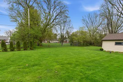 W202N9524  Club Cir, Menomonee Falls, WI 53051 - Photo 25