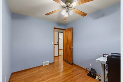 W202N9524  Club Cir, Menomonee Falls, WI 53051 - Photo 11