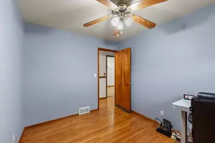 W202N9524 Club Circle, Menomonee Falls, WI 53051 - Photo 11