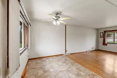W202N9524  Club Cir, Menomonee Falls, WI 53051 - Photo 9