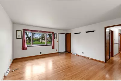 W202N9524  Club Cir, Menomonee Falls, WI 53051 - Photo 7
