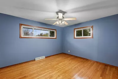 W202N9524  Club Cir, Menomonee Falls, WI 53051 - Photo 13