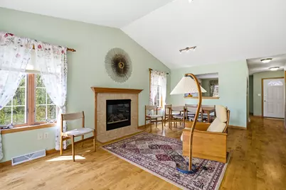 1602  Lisa Ln, New Holstein, WI 53061 - Photo 3
