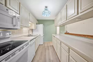 1654 S Carriage Ln, New Berlin, WI 53151 - Photo 11