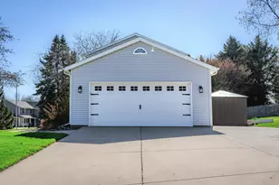 1148 Riverbend Dr, Hartford, WI 53027 - Photo 3