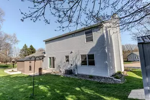 1148 Riverbend Dr, Hartford, WI 53027 - Photo 5