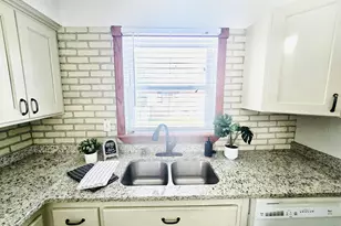 3800 Brooklawn Cir, South Milwaukee, WI 53172 - Photo 9