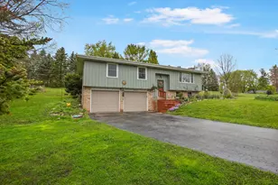 W293S3017 Ancestral Dr, Genesee, WI 53188 - Photo 3