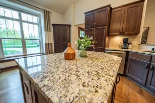 N25W27286 Fairmount Ct, Pewaukee, WI 53072 - Photo 11