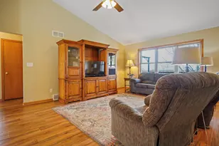 206 Sunset Ct, Mayville, WI 53050 - Photo 5