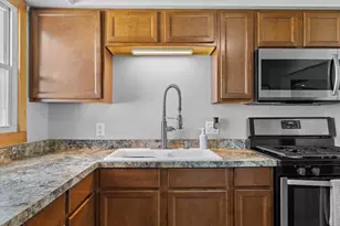 10227 8th Ave, Pleasant Prairie, WI 53158 - Photo 11