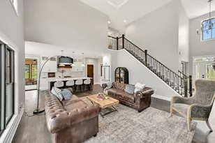 254 River Oaks Cir, Delafield, WI 53018 - Photo 9