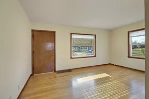 7526 38th Ave, Kenosha, WI 53142 - Photo 3