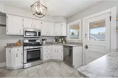 323 S Worthington St, Oconomowoc, WI 53066 - Photo 15