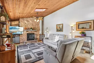 N111W16636 Esquire Ct, Germantown, WI 53022 - Photo 7