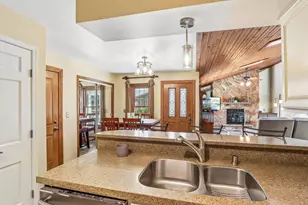 N111W16636 Esquire Ct, Germantown, WI 53022 - Photo 17