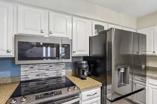 N111W16636 Esquire Ct, Germantown, WI 53022 - Photo 15