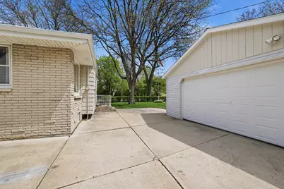 5400  Mansfield Dr, Greendale, WI 53129 - Photo 31