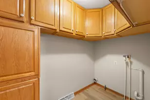 8275 S Parkview Ct, Oak Creek, WI 53154 - Photo 7