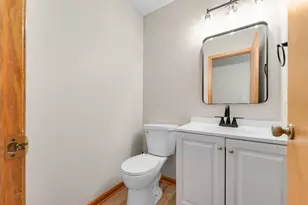 8275 S Parkview Ct, Oak Creek, WI 53154 - Photo 9