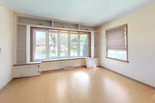 2945 S 104th St, West Allis, WI 53227 - Photo 9