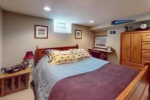 2945 S 104th St, West Allis, WI 53227 - Photo 23