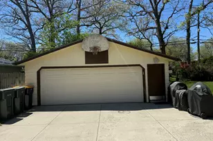 2945 S 104th St, West Allis, WI 53227 - Photo 29